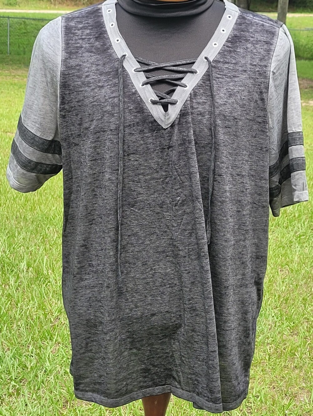 Torrid Vneck Tee Shirt ❤️ Beautiful! Size 1 ~ Semi Sheer